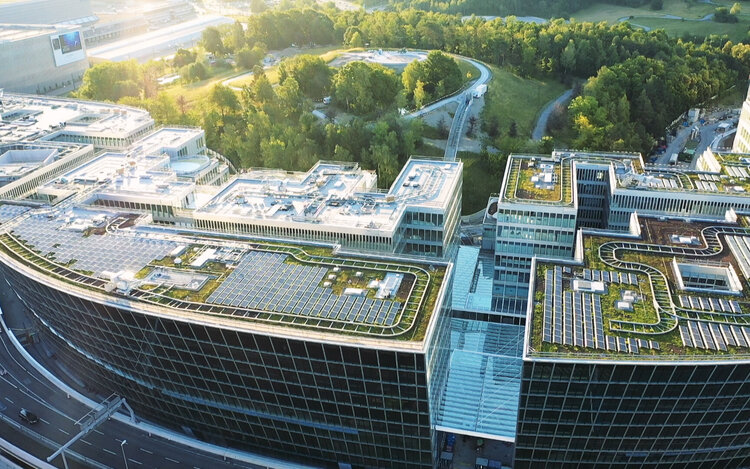Leading the way in sustainability
through our building technology and park