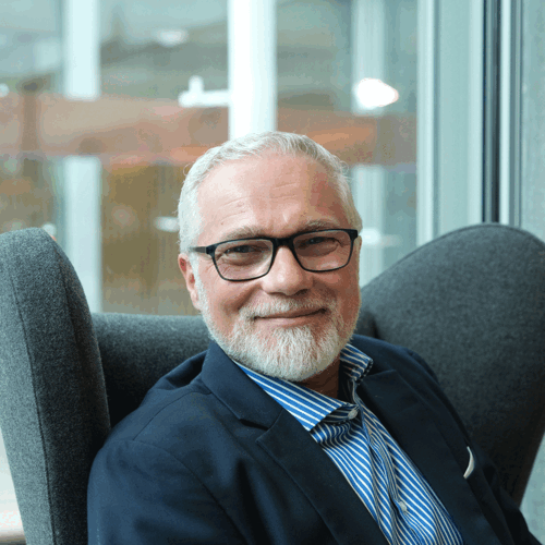 <p>Unsere Arbeit ist wie die von Herzchirurgen im Hintergrund: Wenn wir unseren Job perfekt machen, merkt der Gast absolut nichts davon – er geniesst einfach das perfekte Ambiente.</p>