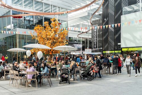 Freudiges Beisammensein am Circle Herbstfest
